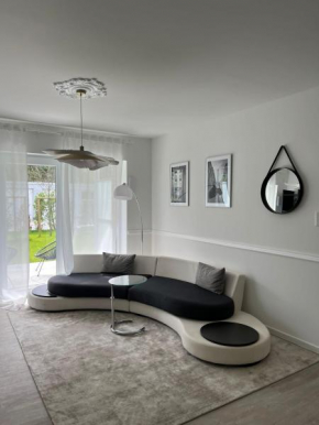 Paris to Bochum, 4 Pers. Apartm.